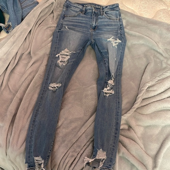 American Eagle ripped skinny jeans - Picture 1 of 5